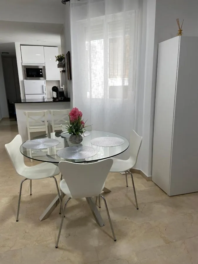 Beach And City Apartment A 50M De La Playa Fuengirola